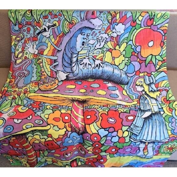 New Caterpillar Plush Fleece Throw Gift Blanket Mushroom Alice in Wonderland NIP - Picture 2 of 5